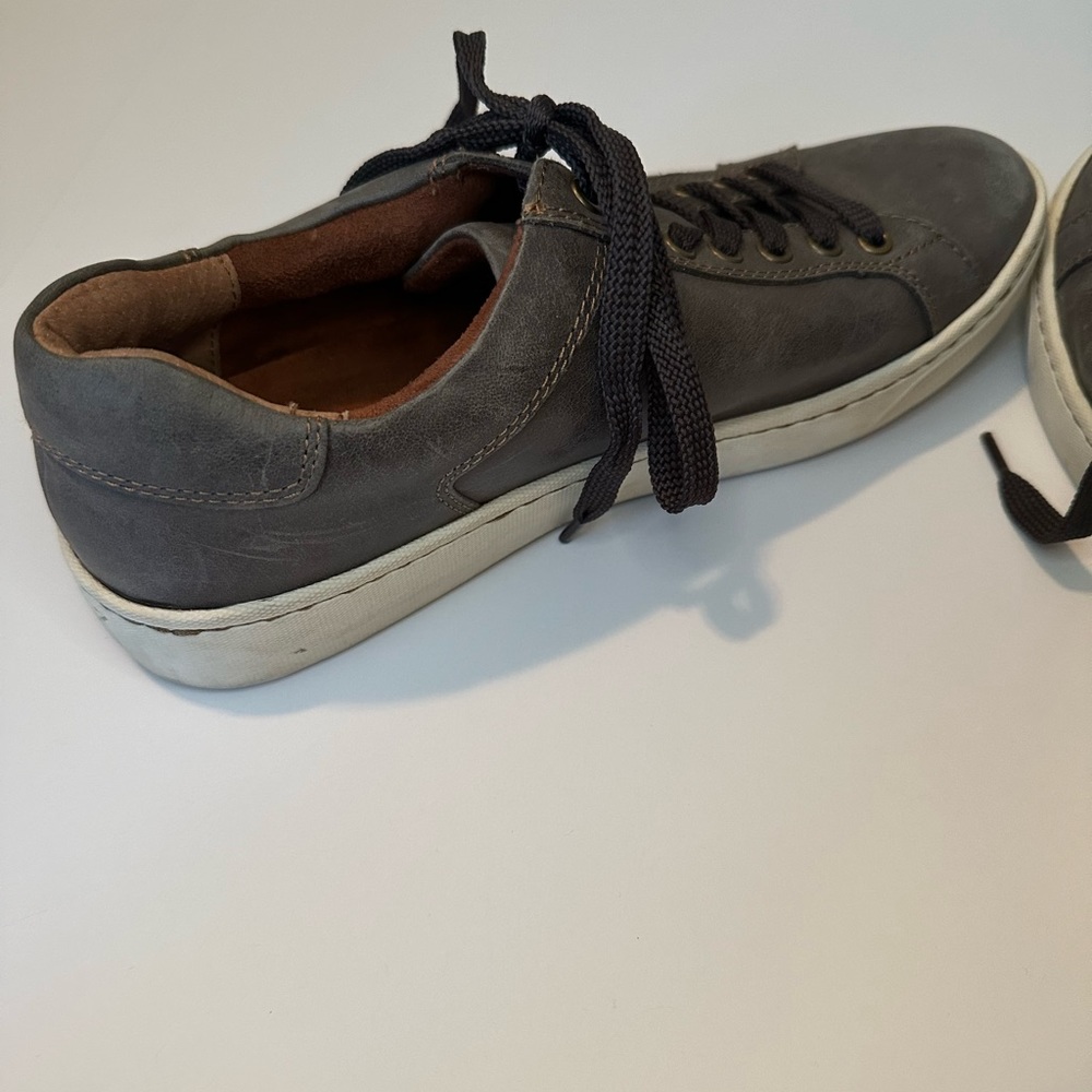 Women’s 8.5 Born Sur Charcoal Gray‎ Leather Sneakers - Picture 3 of 7